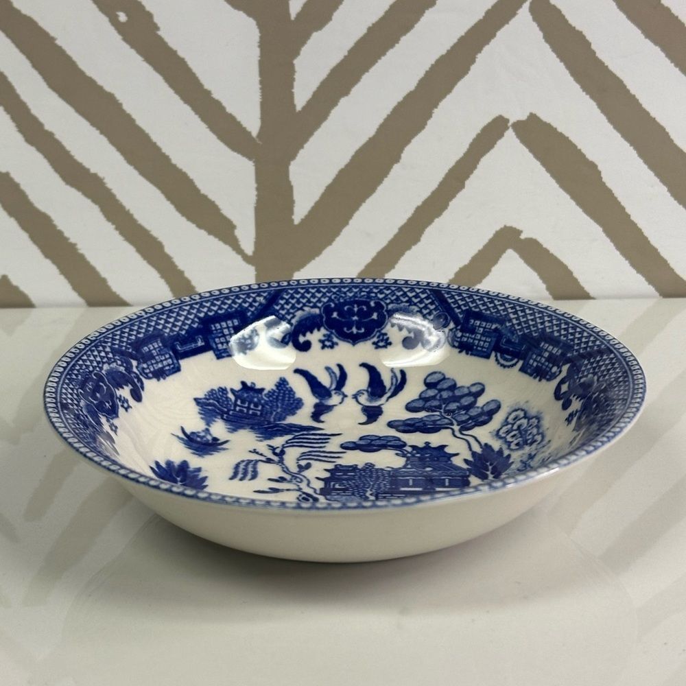 Small Chinoiserie Style Blue & White Bowl - Picture 3 of 4